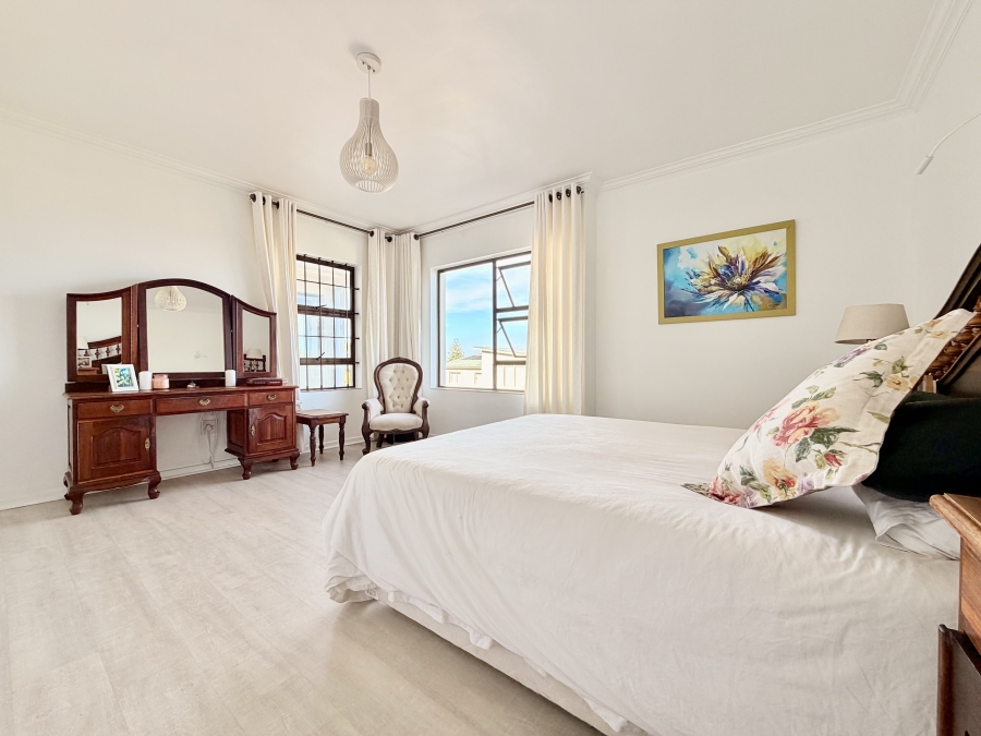 3 Bedroom Property for Sale in Voelklip Western Cape
